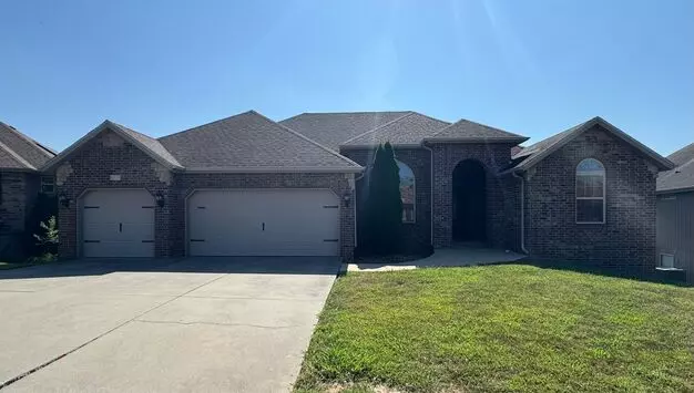 5 Bedroom | 3 Bathroom | 3 Car Garage | Walk Out Basement | Newly Updated! | Nixa Mo | Nixa Schools Apartment for rent in Nixa, MO