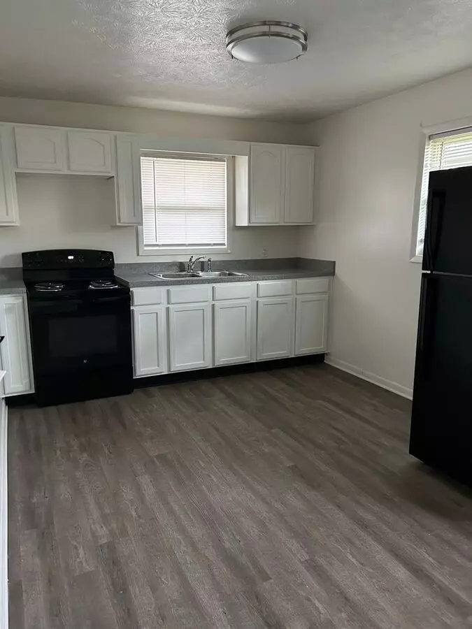 7015-7017 N Manor Dr Apartment for rent in Brownsburg, IN