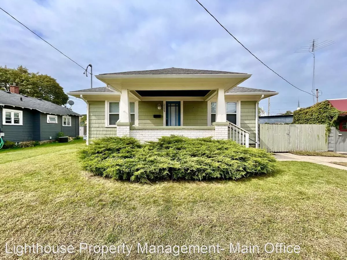 2139 Edgewood Ave House for rent in Grand Rapids, MI