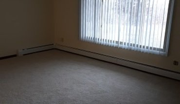 250 & 302 Hill Court Apartment for rent in Hartland, WI