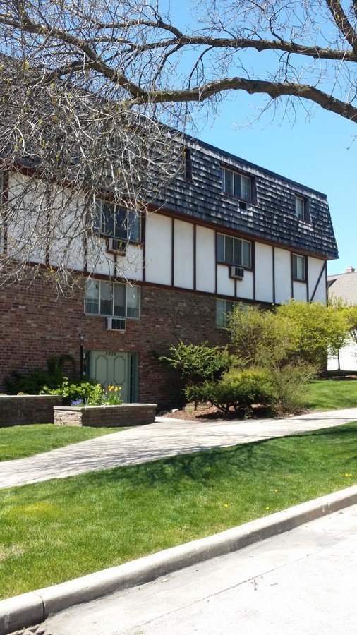 2505 N Frederick Ave Milwaukee, WI Apartment for Rent
