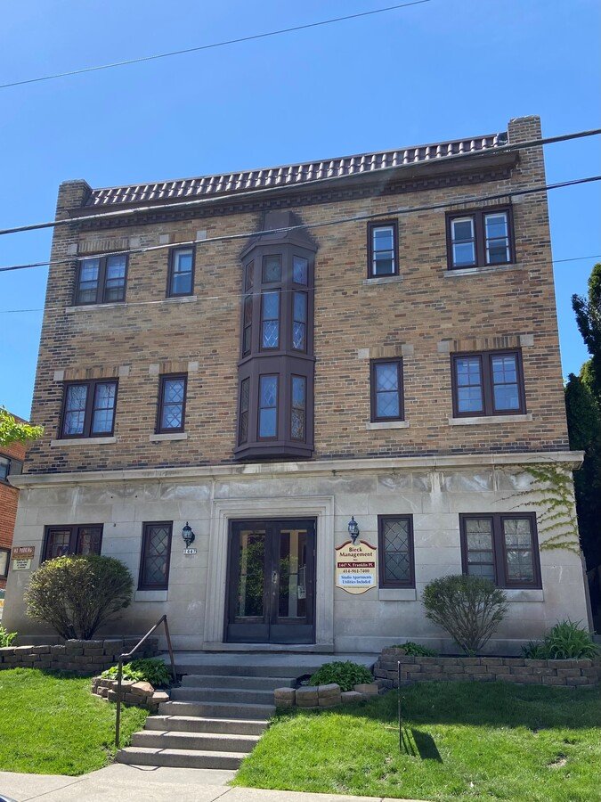 1447 N Franklin Place Milwaukee, WI Apartment for Rent