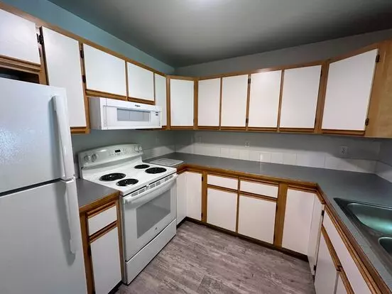 Updated Westside Downstairs Apartment In The Forest Condominiums Just Off Newport! Apartment for rent in Bend, OR