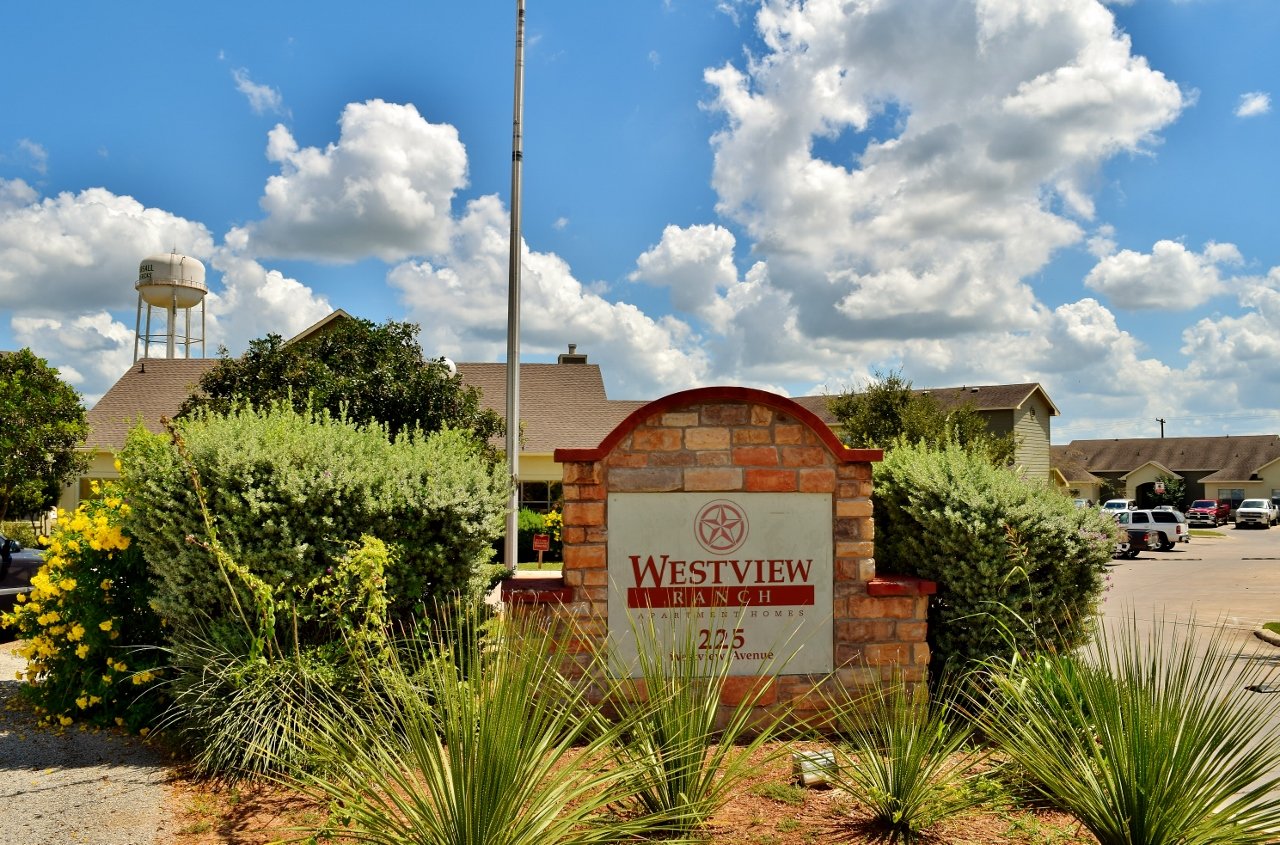 Westview Ranch Apartments 225 Westview Road Pearsall, TX