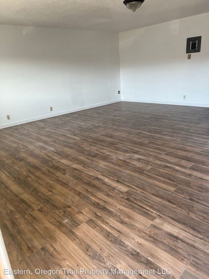 1609 N Albany St La Grande, OR Apartment for Rent Rentable