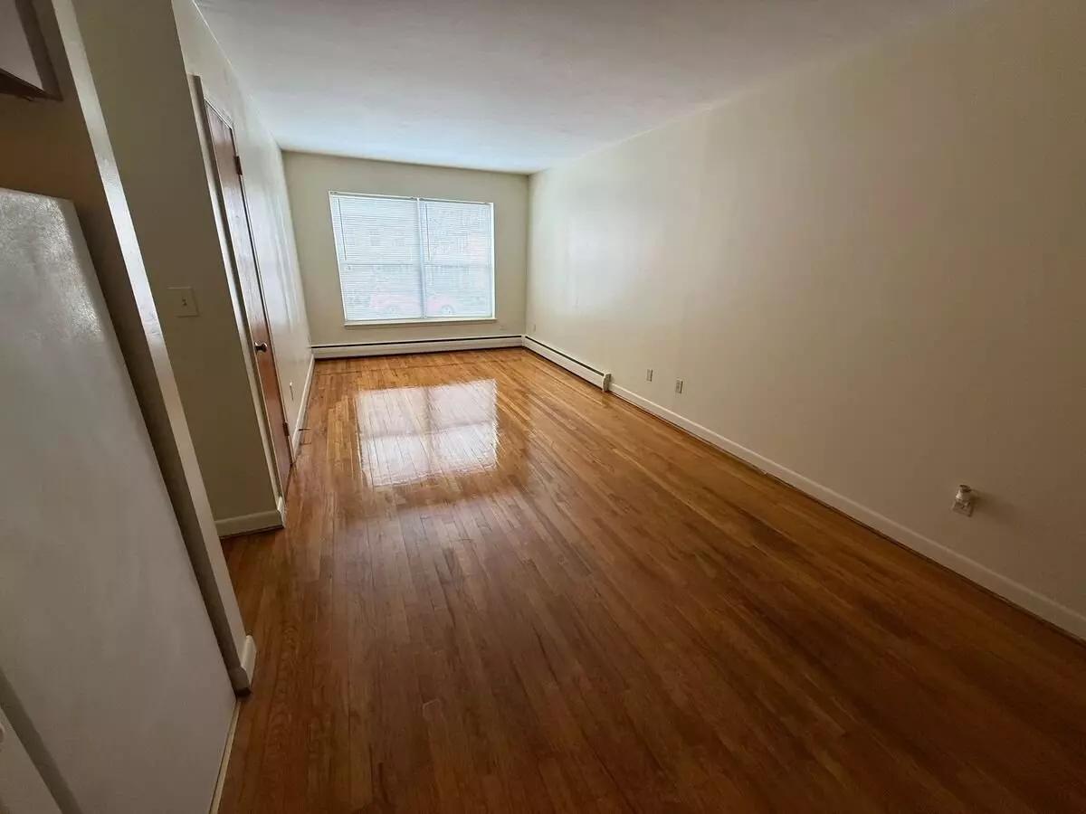 Beautifully-maintained 1-bedroom & Centrally Located To Everything You Need! Apartment for rent in Hartford, CT