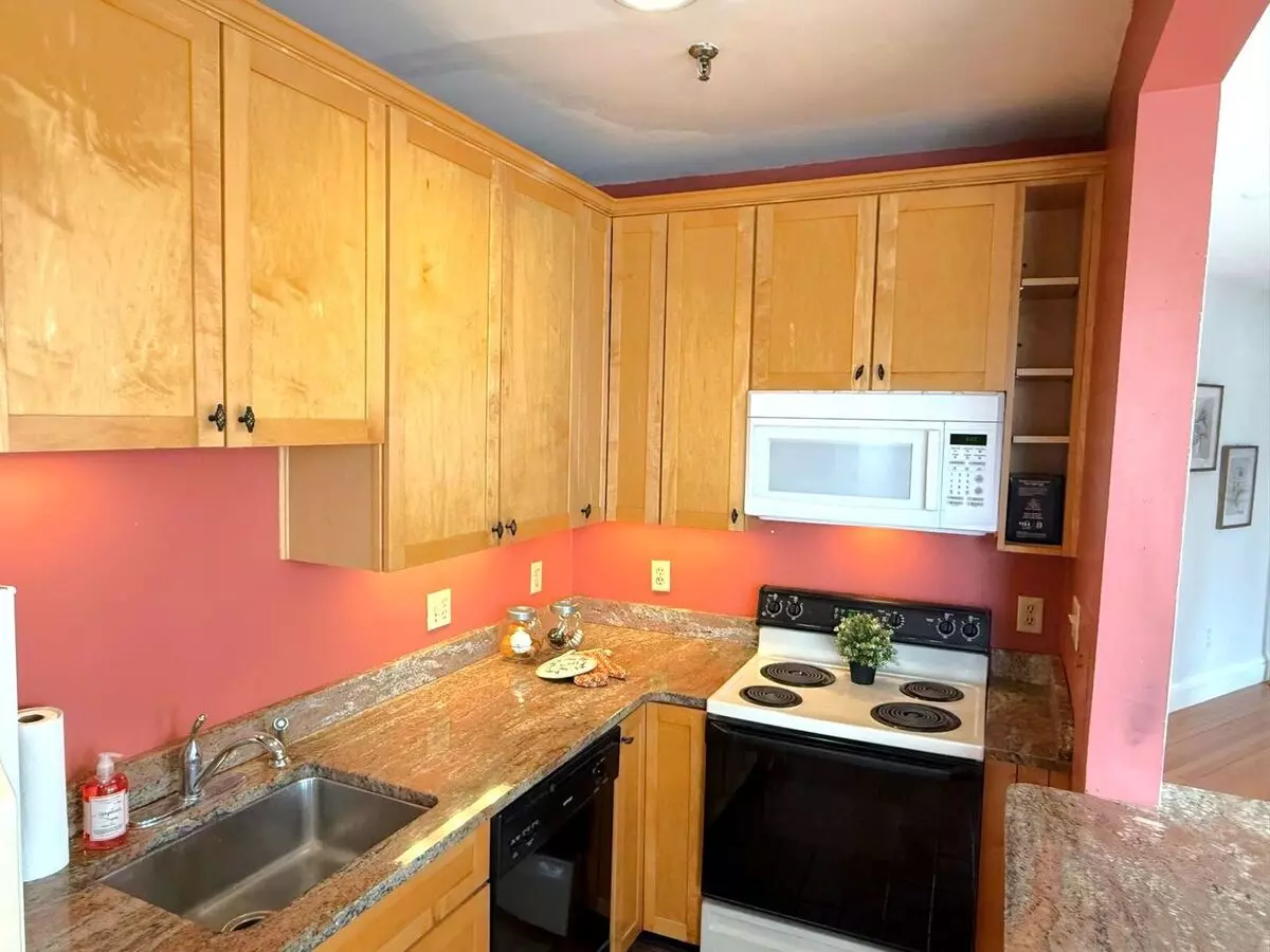 2 Bedroom Sunny Second-floor Corner Unit At Reservoir Place Condo In Brighton! House for rent in Brighton, MA