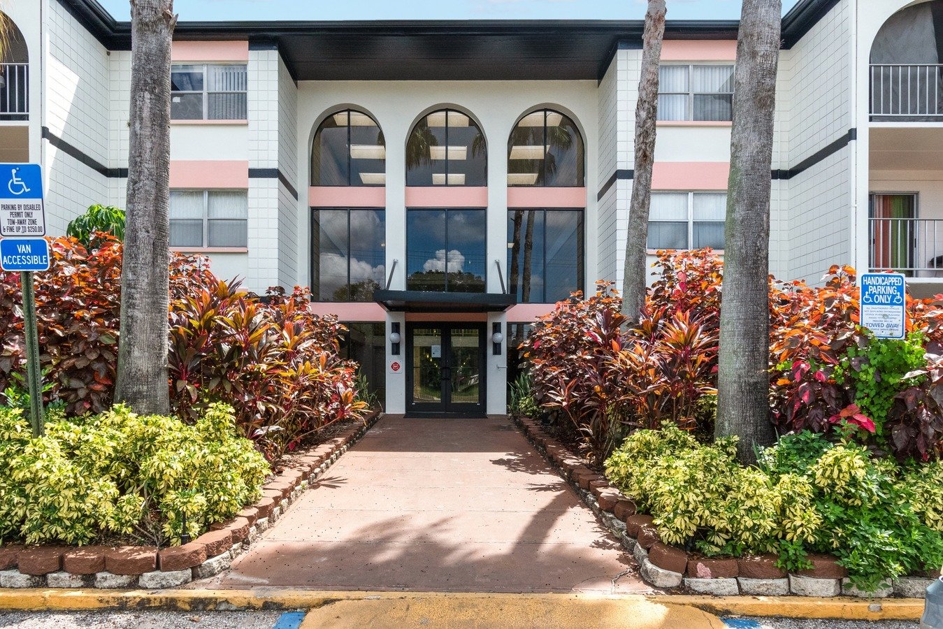 The Lenox Apartments Tampa, FL