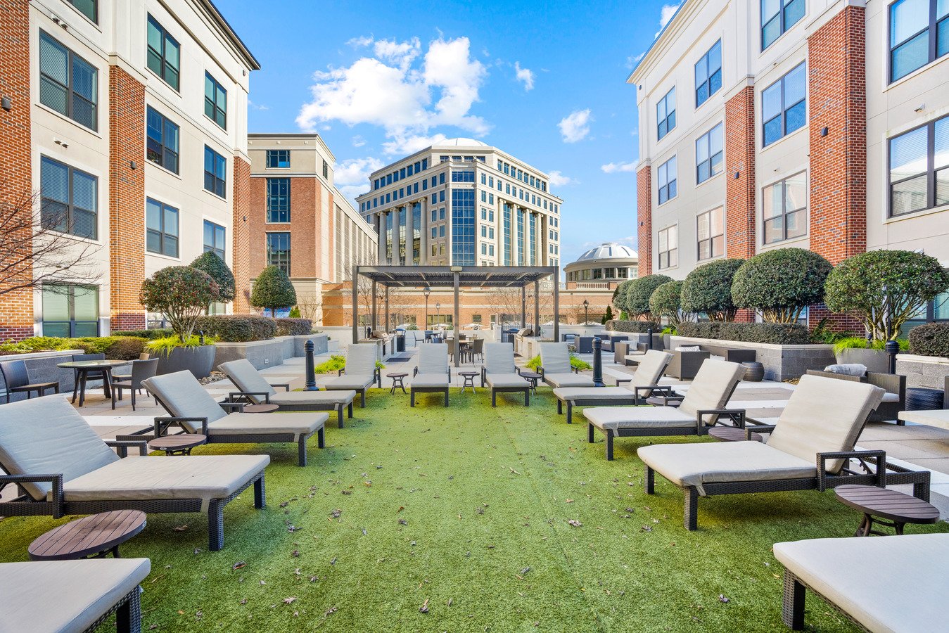 Allure Apartments 5720 Carnegie Blvd Charlotte, NC