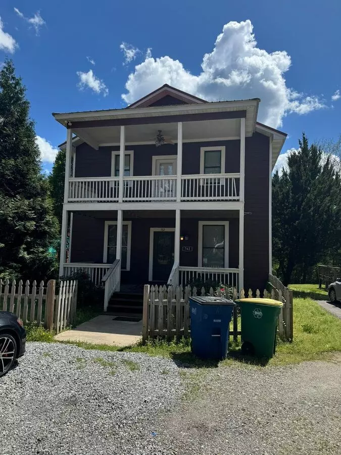 Application Special! Awesome Townhome On Barber St.! ***one Current Tenant Looking To Stay** House for rent in Athens, GA