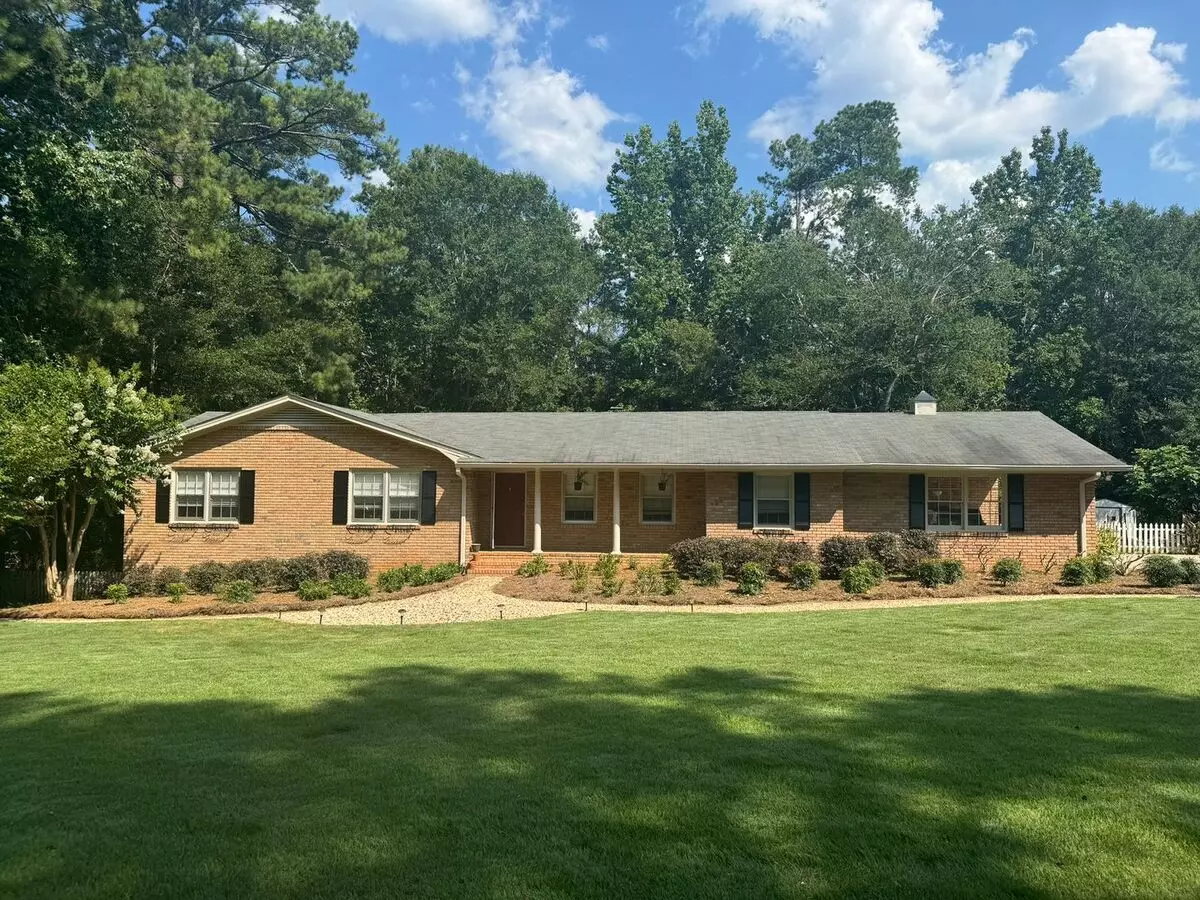 Immaculate Brick Ranch With Finished Basement & Pool In Kingswood! House for rent in Athens, GA