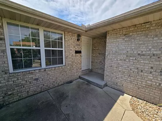 1005 / 1007 Prairie Ave Apartment for rent in Mattoon, IL