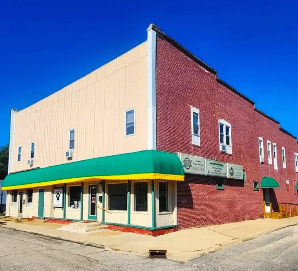 623 Jefferson Ave Apartment for rent in Charleston, IL