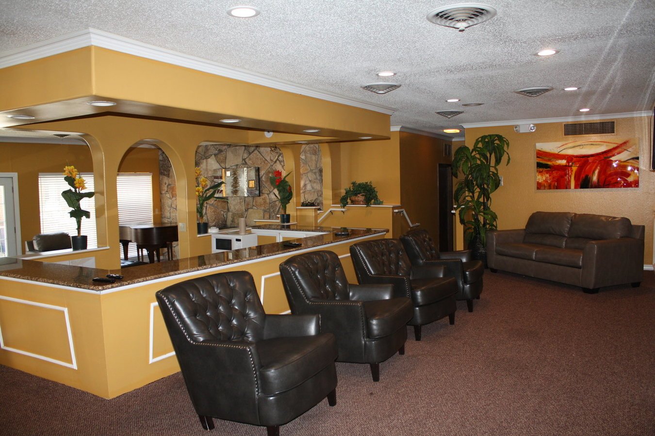 Rockborough Apartments 202 N Rock Rd Wichita, KS Rentable