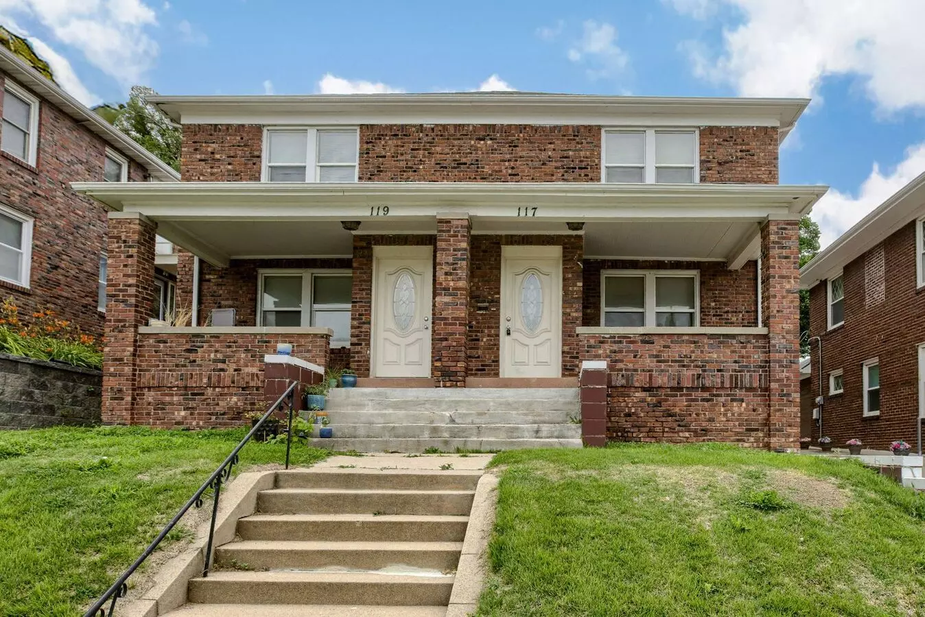 Spacious 3 Bedroom Duplex In The Heart Of Midtown Featuring Detached Garage!! House for rent in Omaha, NE