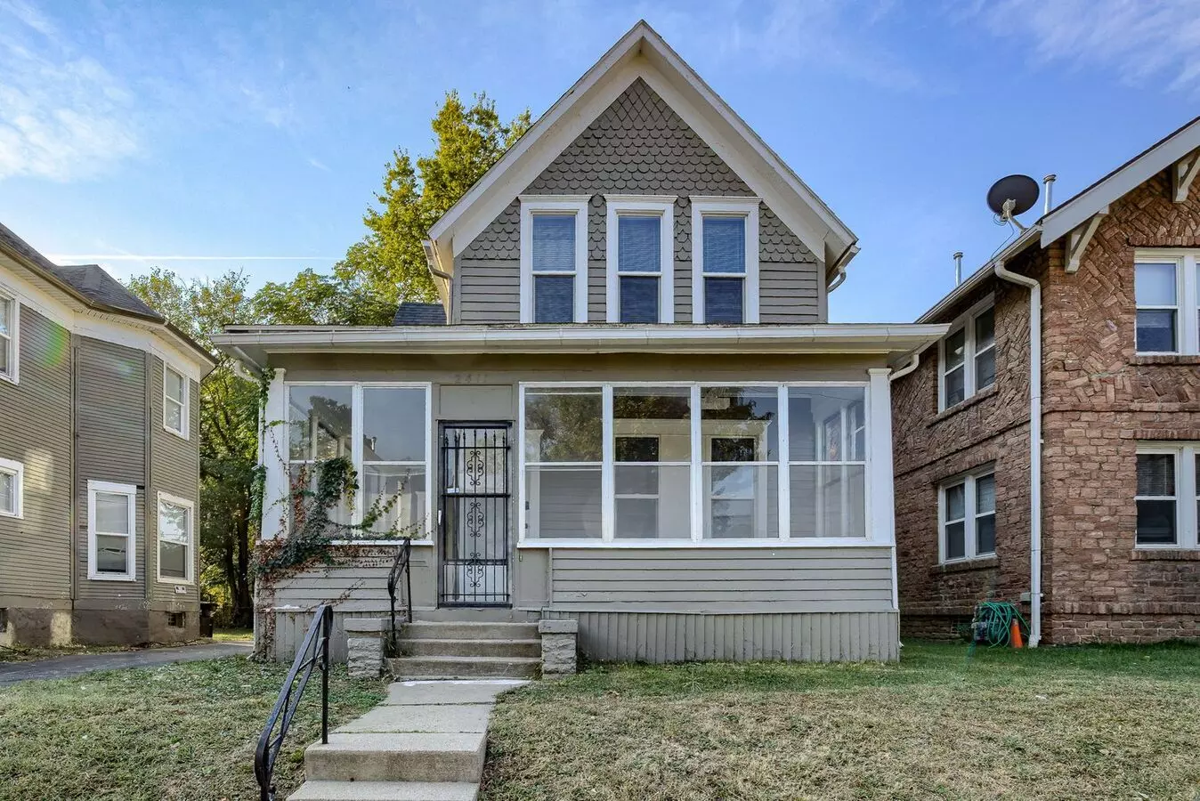 Cozy 3 Bedroom With Enclosed Porch & Fenced Yard!! House for rent in Omaha, NE