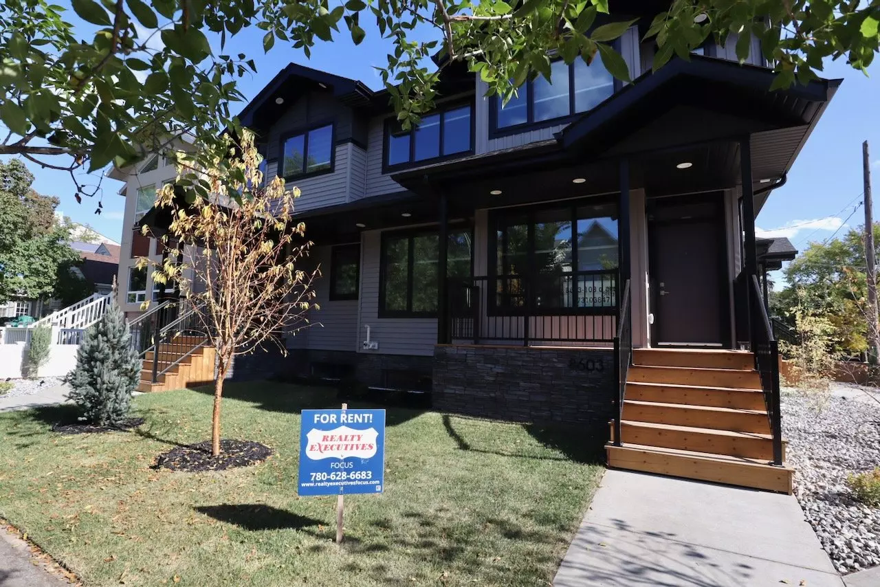 3 Bed 3.5 Bath Townhouse For Rent Near University Whyte Ave House for rent in Edmonton, AB