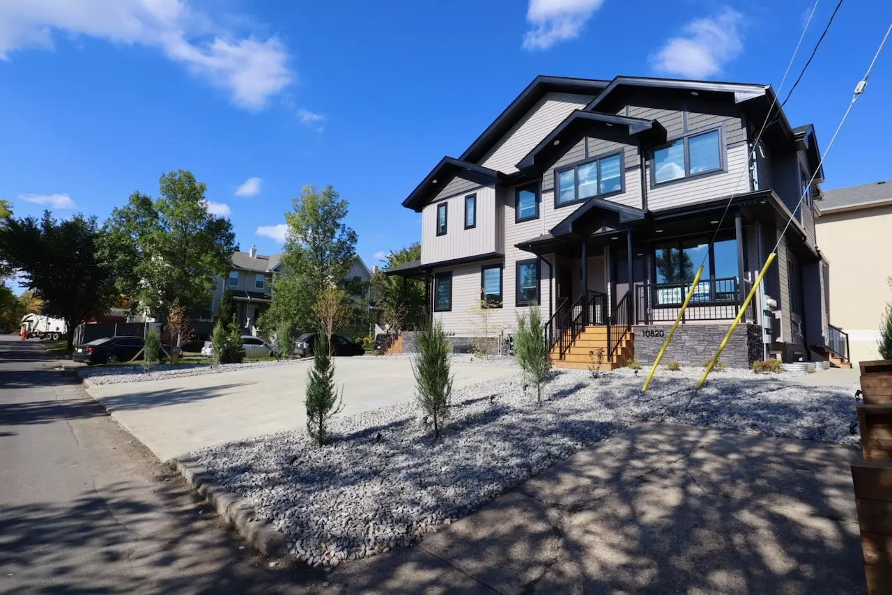4 Bed 3.5 Bath Townhouse In Garneau Perfect For Students! House for rent in Edmonton, AB