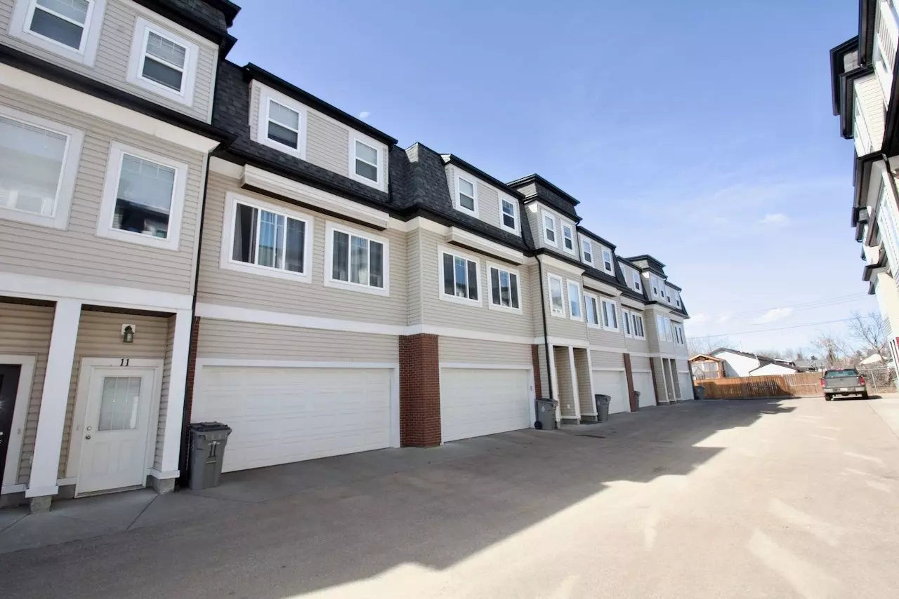 2 of 4 Morinville 3 Bed 2.5 Bath Large Double Attached Garage Wow Apartment for rent in Morinville, AB