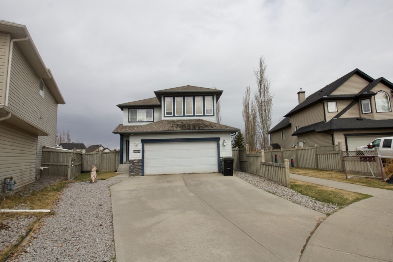 4 Bed 35 Bath Finished Family Home Macewan Sw... Apartments Edmonton, AB
