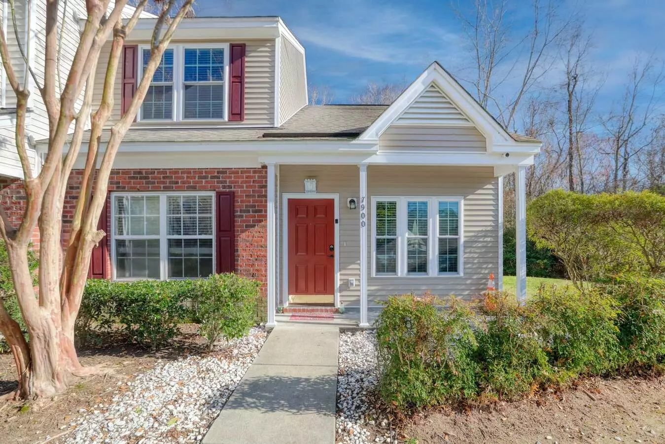 Charming End-unit Townhome House for rent in North Charleston, SC