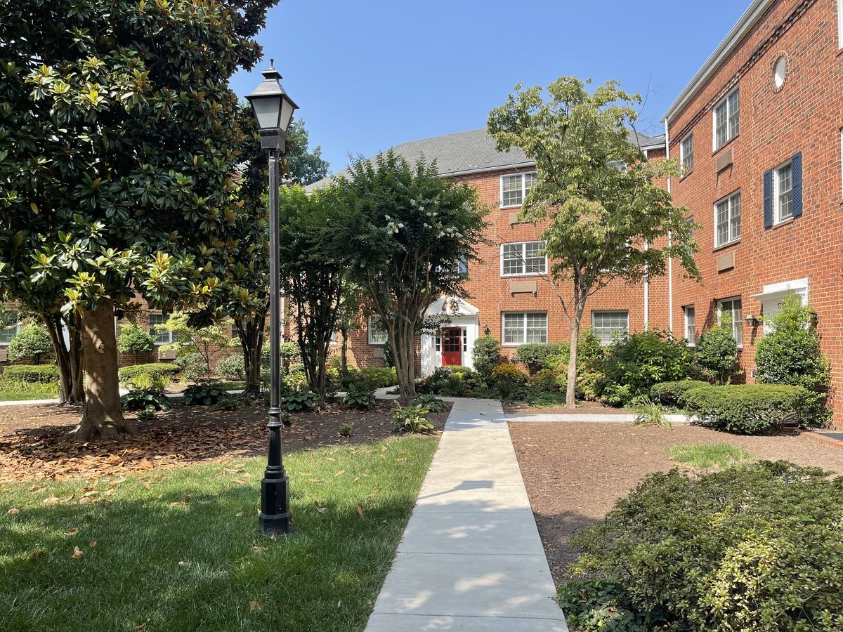 Home To This Fully Renovated Condo !!! Apartments Alexandria, VA