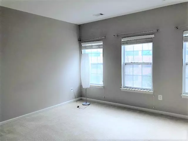 Beautiful And Large Spacious Condo House for rent in Vienna, VA