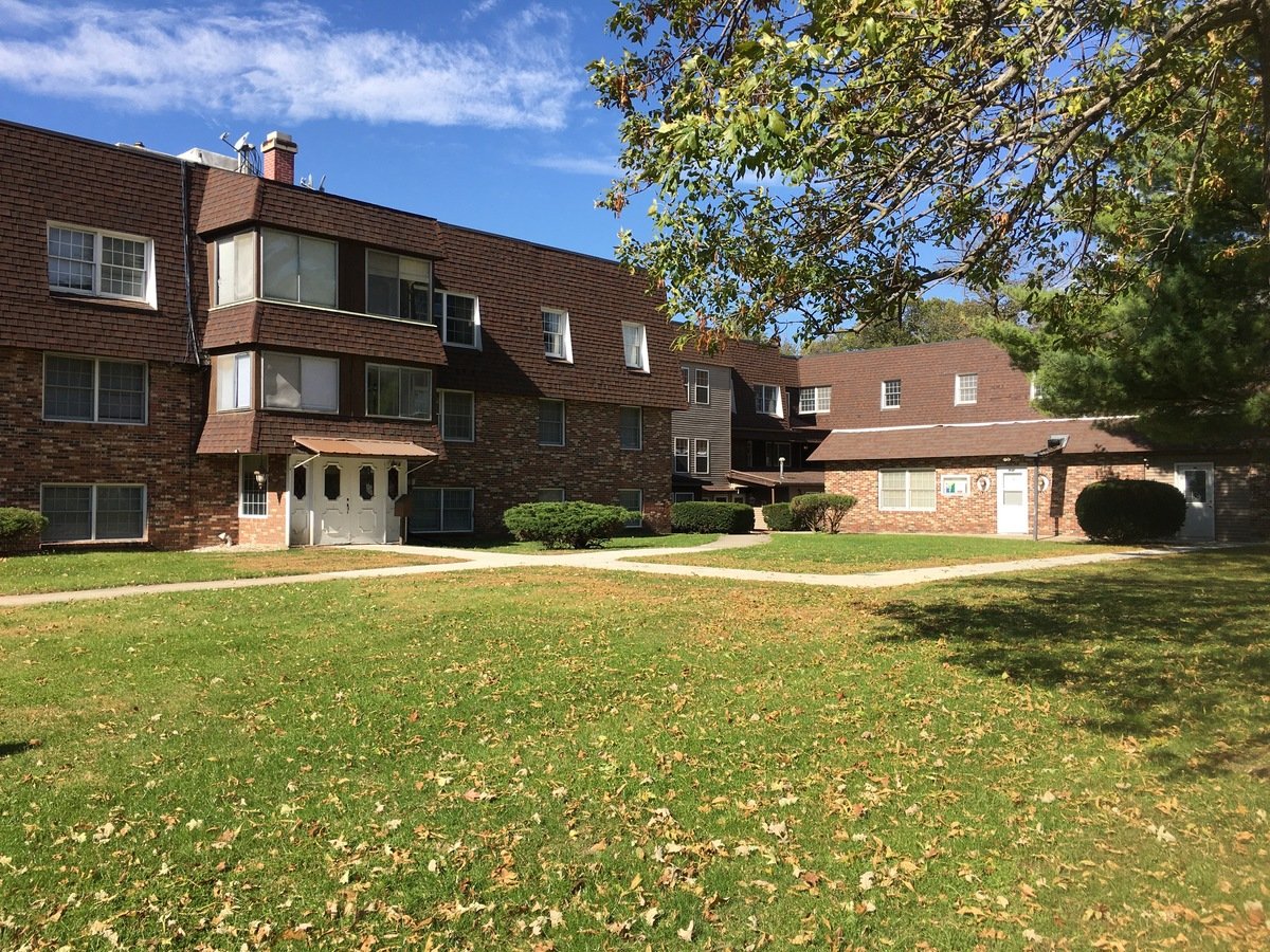 Multi-plex By Loomis Park Apartment for rent in Fort Dodge, IA