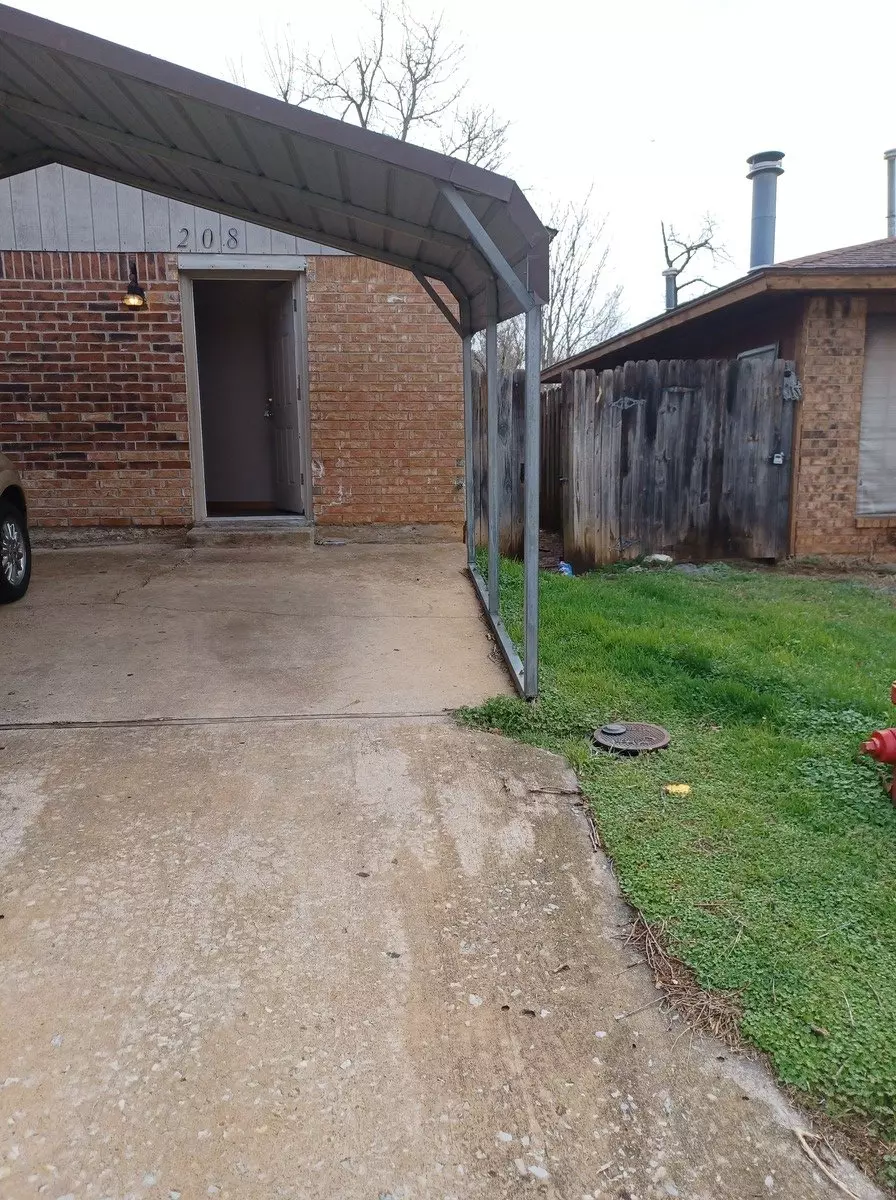 208 N Oaks Ave House for rent in Midwest City, OK