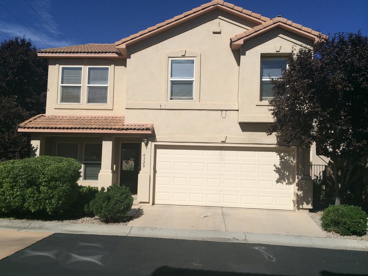 Open Two Story Home Close To Unm, Nob Hill, And... Apartments