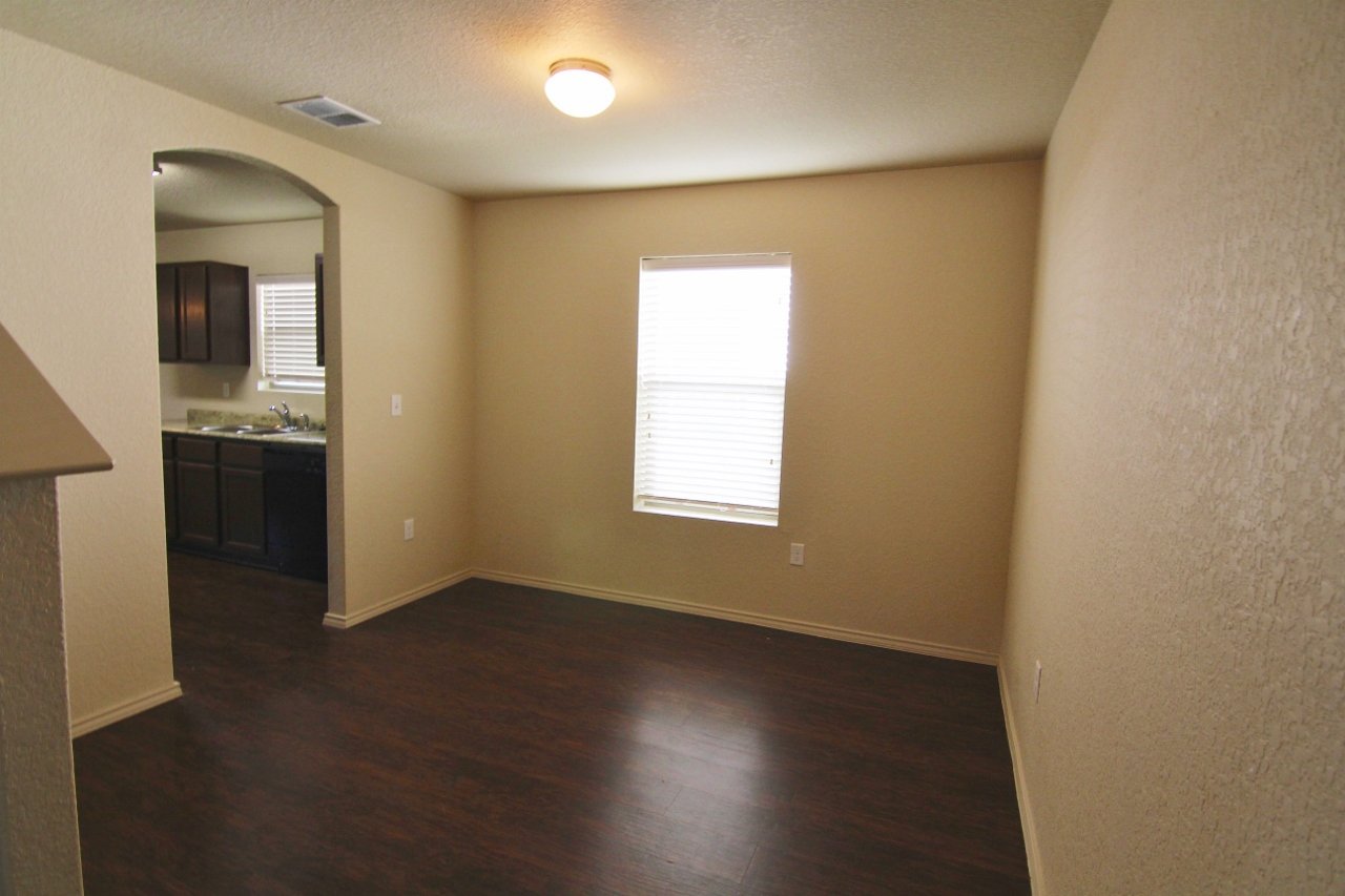 Aspen Park East 5942 Aspen Garden, San... Apartments San Antonio, TX