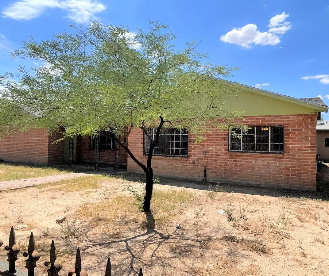 4bd, 2ba Larger Single Family Corner Lot Tucson Home! House for rent in Tucson, AZ
