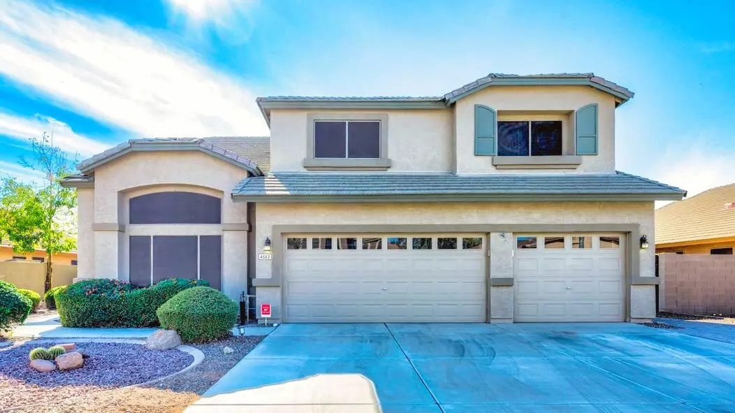 4bd+den, 2.5ba Beautiful Chandler Home W/ Pool! House for rent in Chandler, AZ