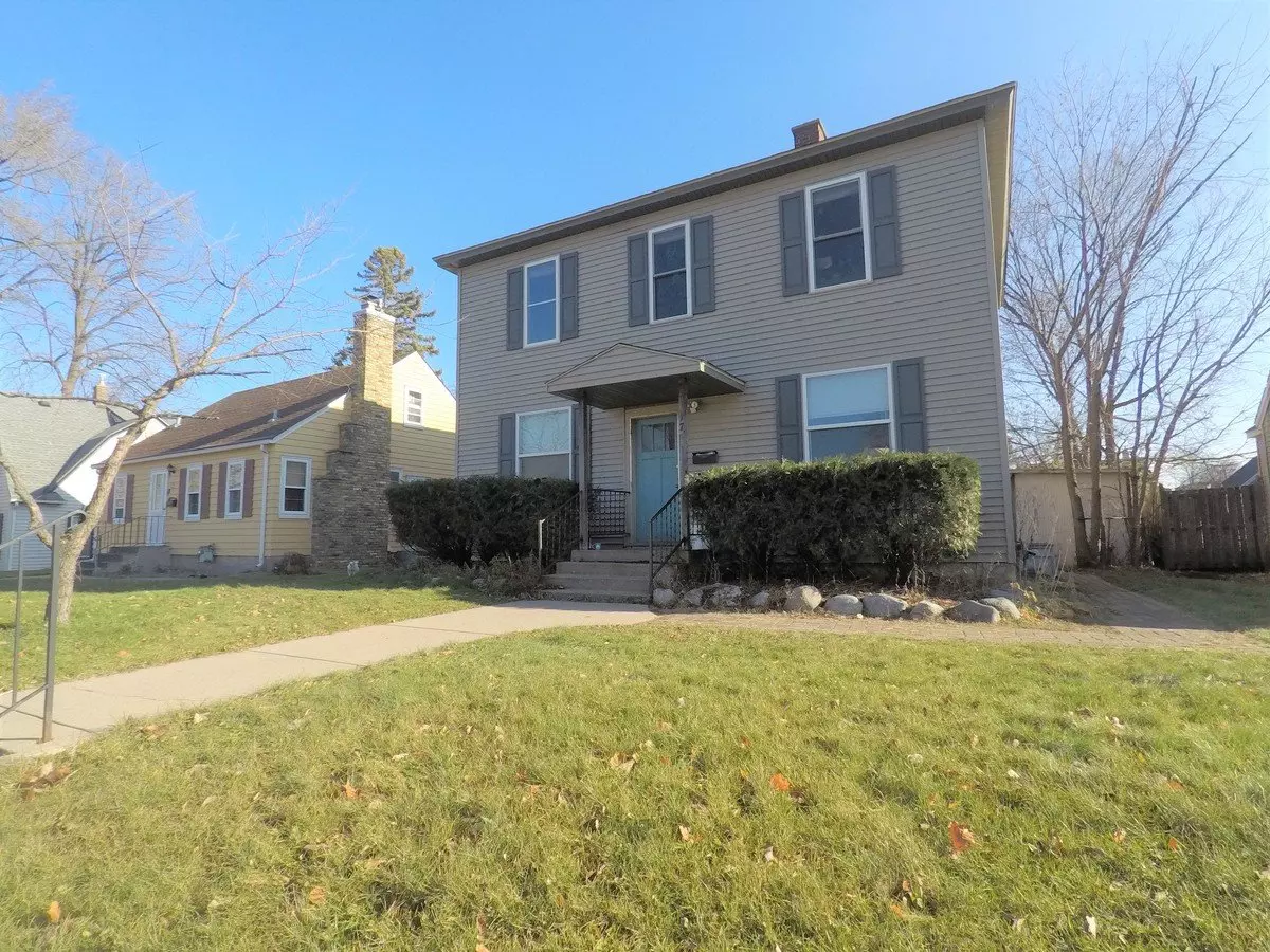 Hopkins! 1B Deck, Yard, W/d ,walk To Shops ,bus Avail 7/6/2021 Apartment for rent in Hopkins, MN