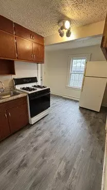 3 of 10 114 1/2 E 8th St House for rent in Mishawaka, IN