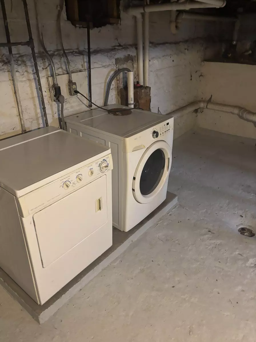 114 1/2 E 8th St House for rent in Mishawaka, IN