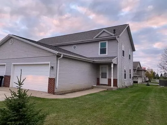 Side X Side Townhouse Duplex Apartment for rent in Oconomowoc, WI Side X Side Townhouse Duplex Apartment for rent in Oconomowoc, WI