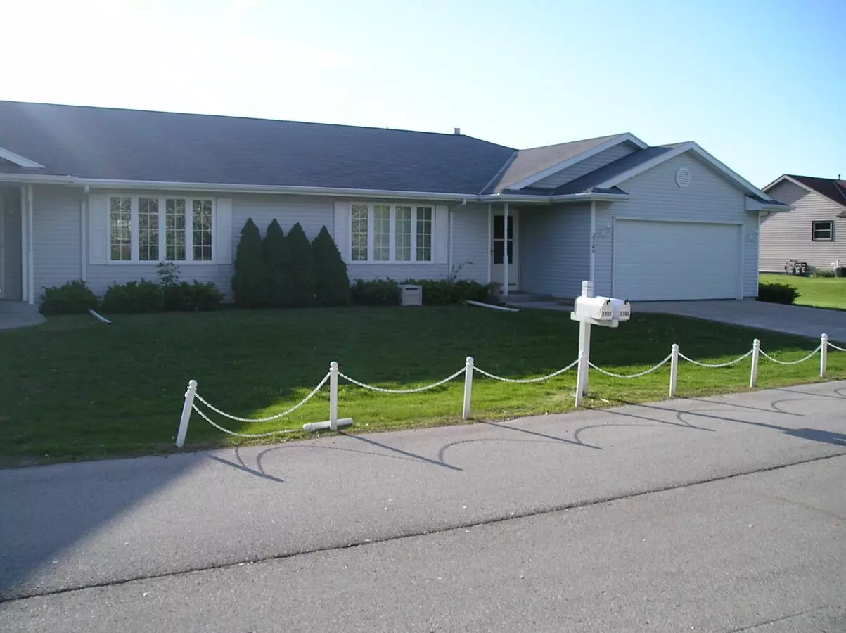 2700-02 Meadowbrook Rd Apartment for rent in Waukesha, WI