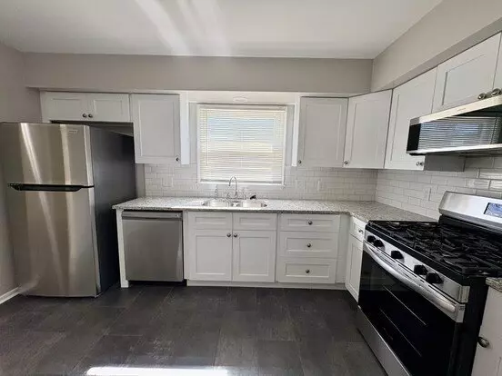 4-bed 1.5 Bath Sfh Available Now In Robbinsdale! Apartment for rent in Robbinsdale, MN