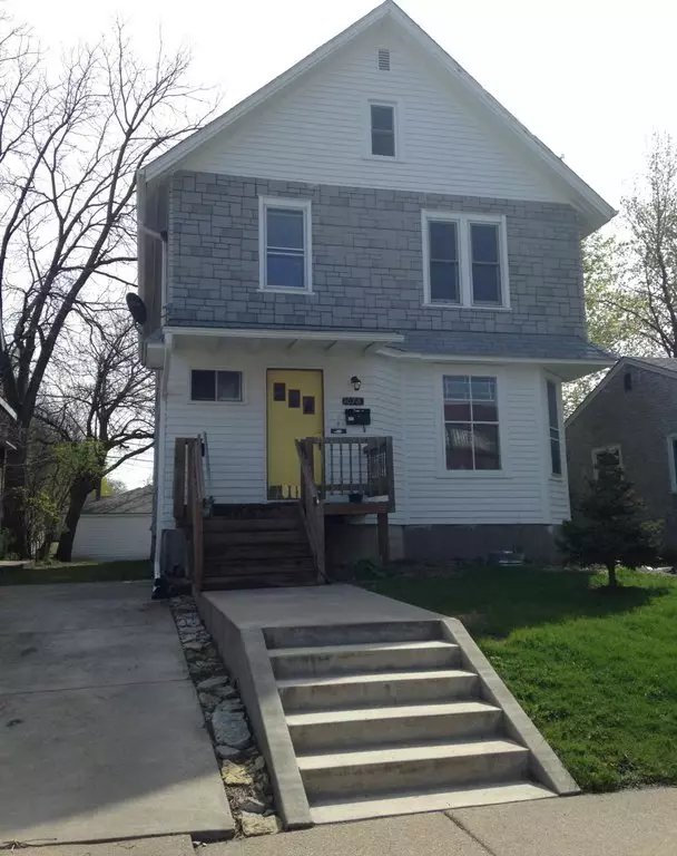Spacious 2-bed Main-level Duplex Unit Available Sept 4! House for rent in Minneapolis, MN