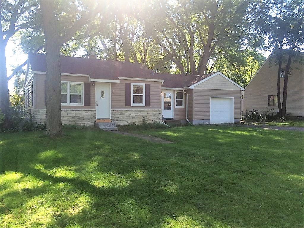 Beautiful Single Family Home In Fridley! Apartments Fridley, MN