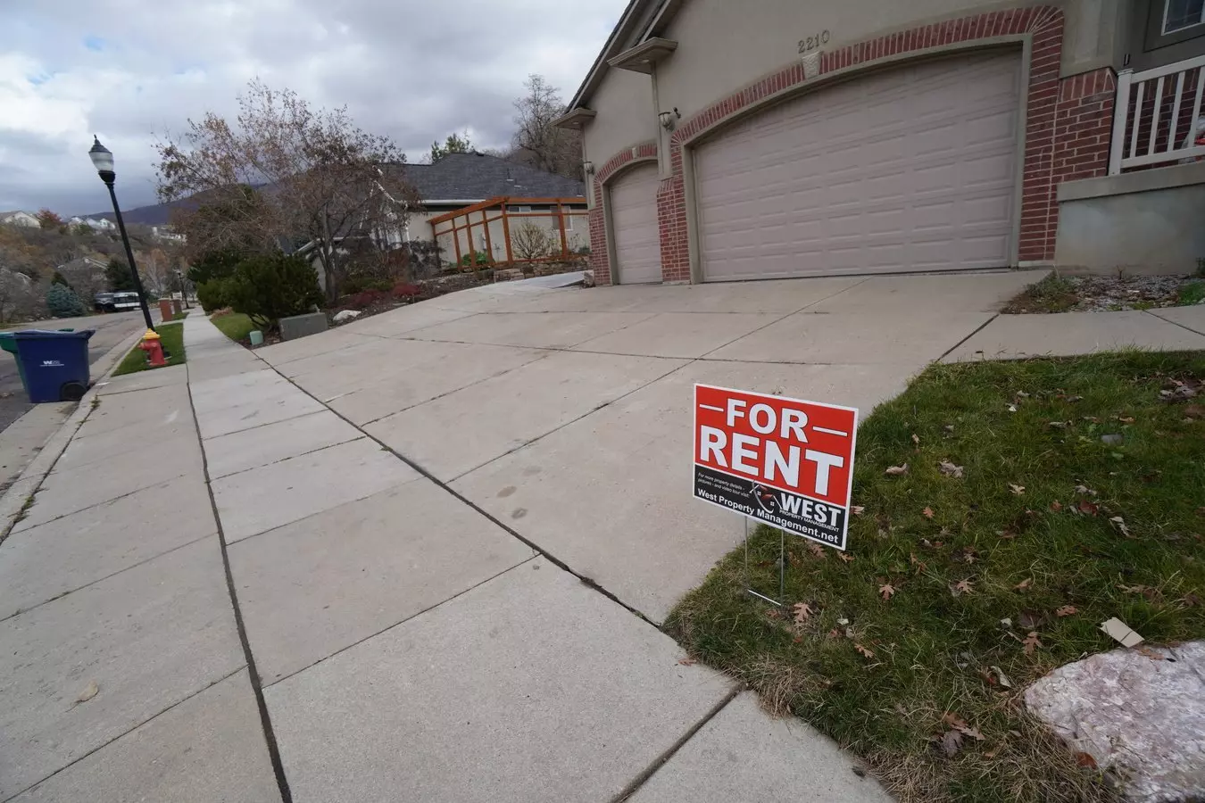 Amazing Duplex Located At 2210 Oak Lane In Layton Apartment for rent in Layton, UT