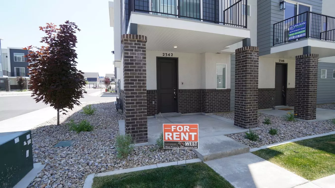 Beautiful Townhome @ 2342 West James Way In West Haven House for rent in West Haven, UT