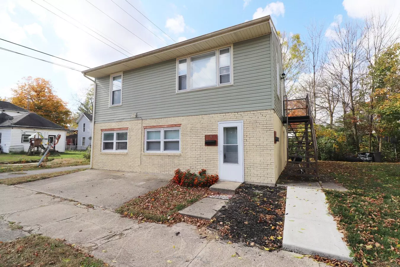 Center Of Cambridge Duplex Apartments With Recent Updates Apartment for rent in Cambridge City, IN