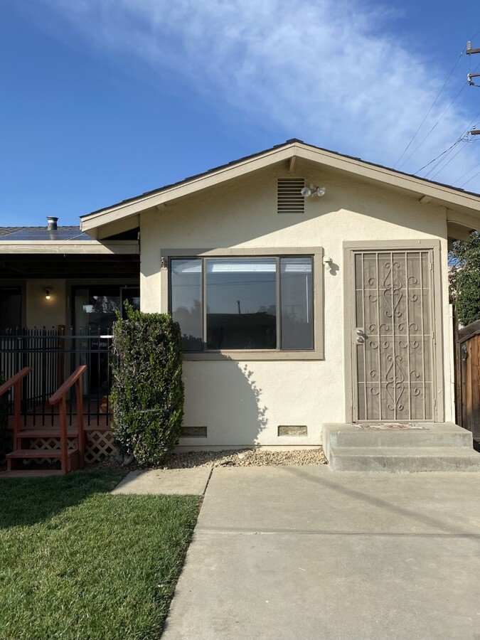 3Bdr Duplex Home Apartments 6800 Garden Ct Gilroy, CA