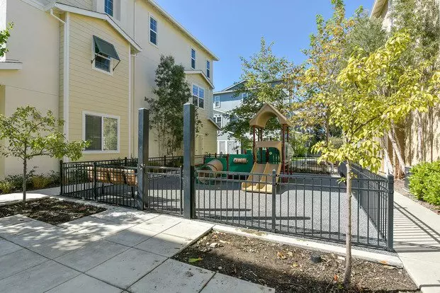 Well Upgraded Marina Bay Townhome Apartment for rent in Richmond, CA