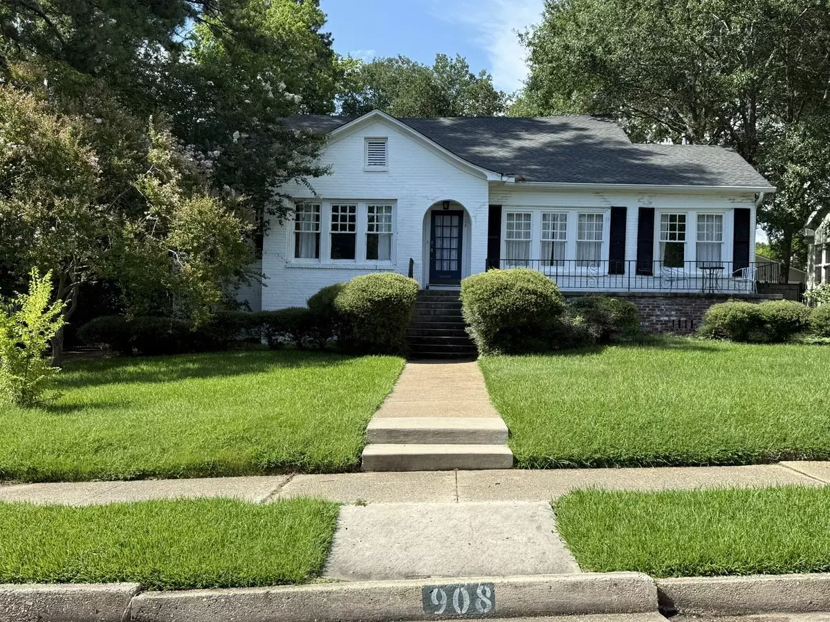 908 Fairview St House for rent in Jackson, MS