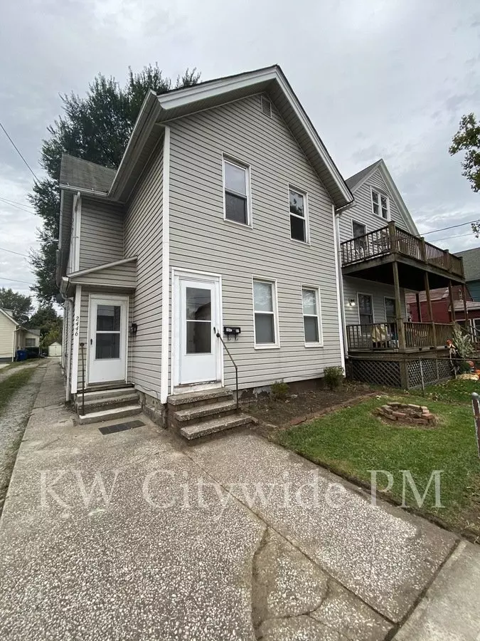 2 of 3 Tremont 2 Bedroom 1 Bath Up Unit Apartment for rent in Cleveland, OH