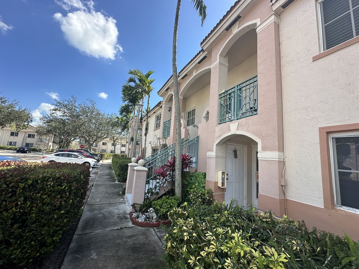 Gated Community Of Preserve At Walnut Creek Apartments Pembroke Pines, FL