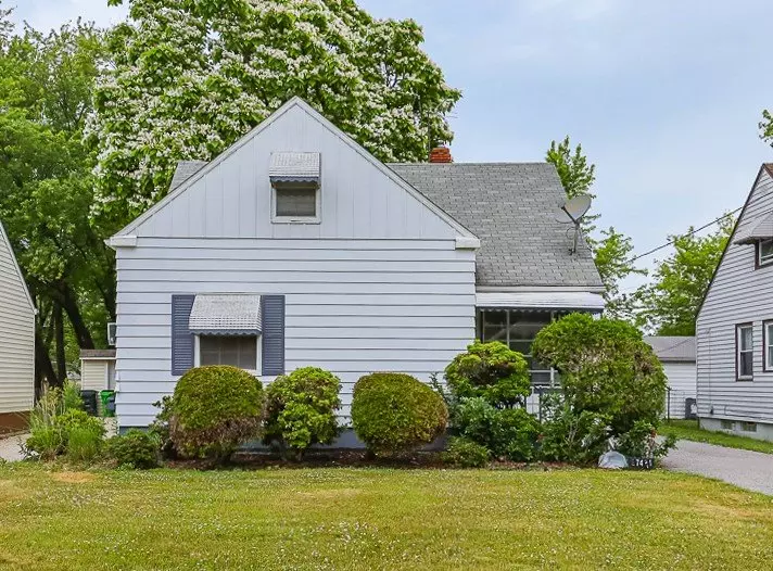 27471 Forestview Ave House for rent in Euclid, OH